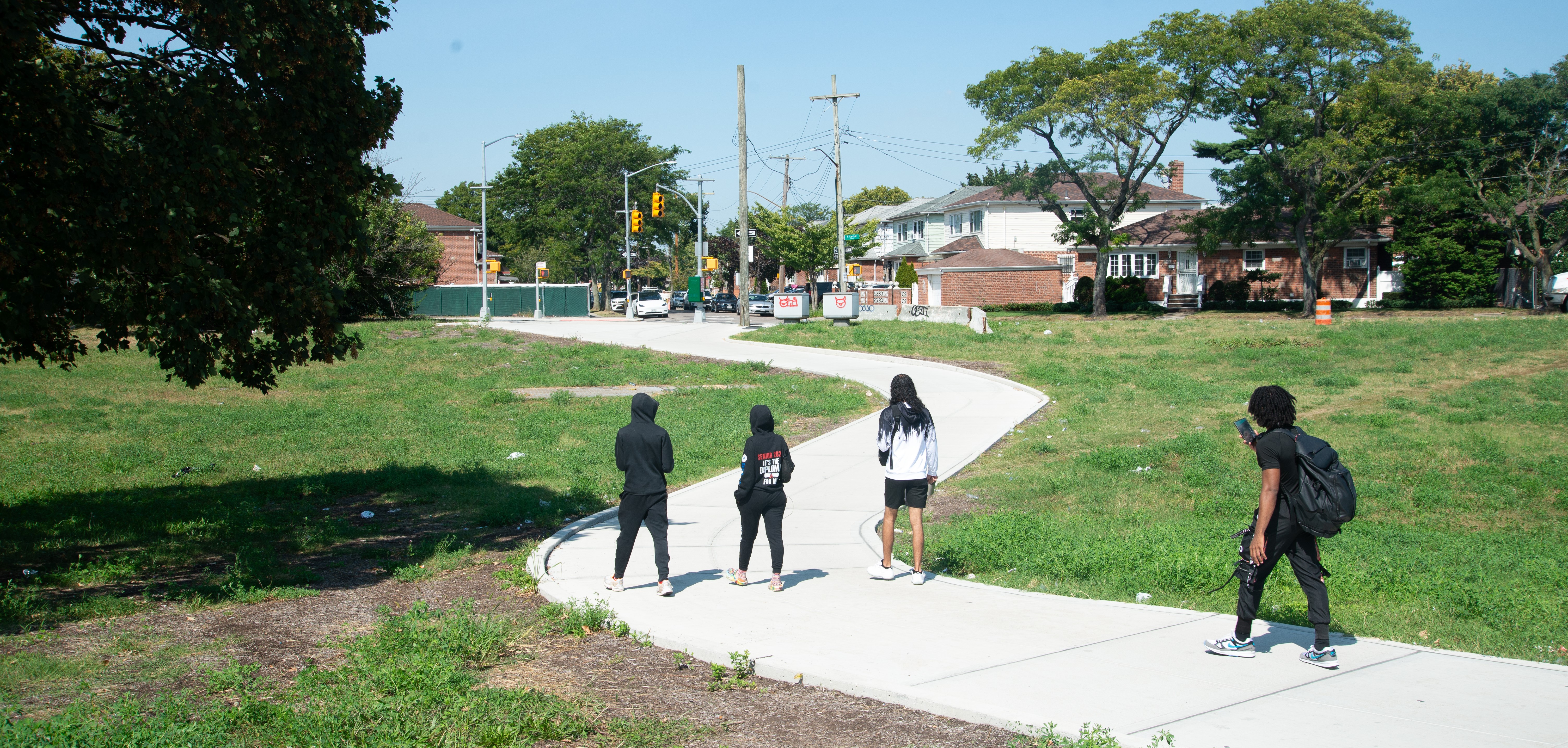 Photo of new paved path crossing the Conduit Ave median near 79th St.