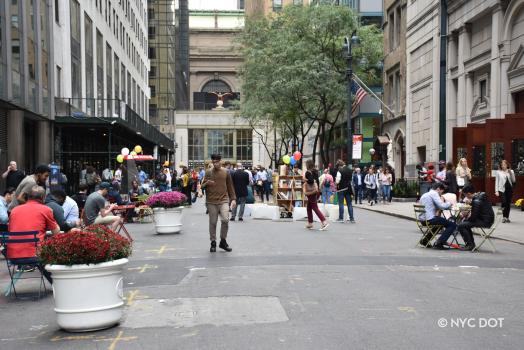 A photo of E 43rd St between Lexington Ave and 3rd Ave facing Grand Central during the East Midtown Celebration.